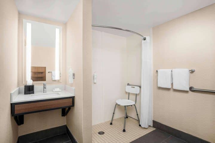Room 21 of 39